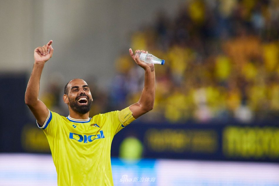 队在边路与 队在边路与