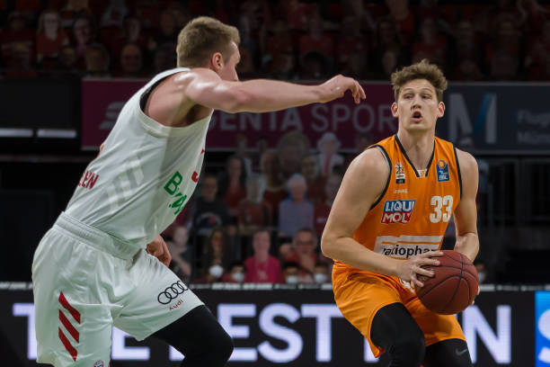 这笔续约虽 这笔续约虽