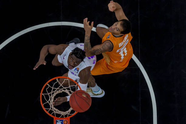 禁区施加压 禁区施加压